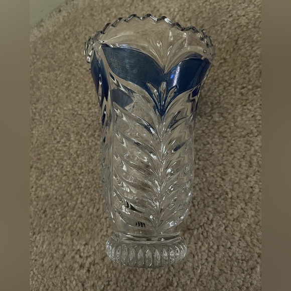 Vintage Anna Hutte Bieikristall crystal pedestal vase with cobalt blue accents. - Picture 5 of 6